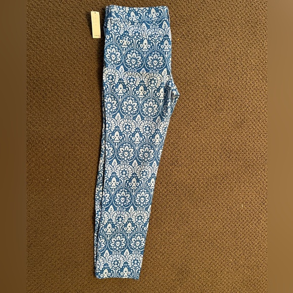 Brand New Old Navy Pixie capri in size 06 - Picture 2 of 7